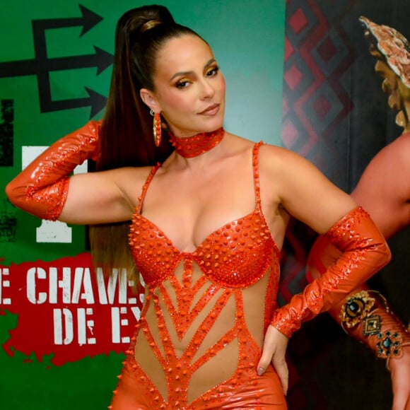 Roupa de Paolla Oliveira chamou atenção por decote e recorte para ensaio do carnaval 2023