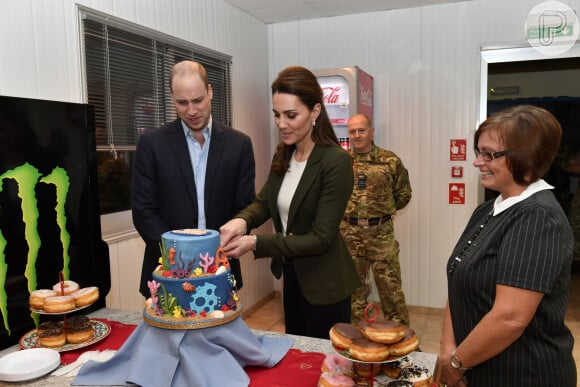 Kate Middleton é apaixonada pelo preparo de bolos e faz até o glacê