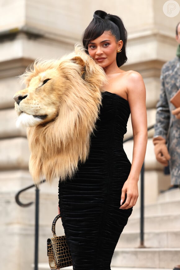 O vestido usado por Kylie Jenner no desfile da Schiarapelli também esteve no centro de polêmica