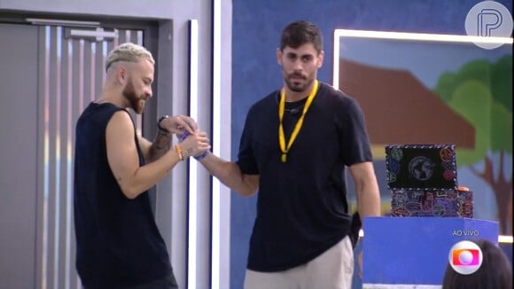 Cara de Sapato revelou a Fred e Larissa o seu alvo ao Paredão