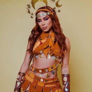 Vários famosos elogiaram o look e a beleza de Anitta nas novas fotos