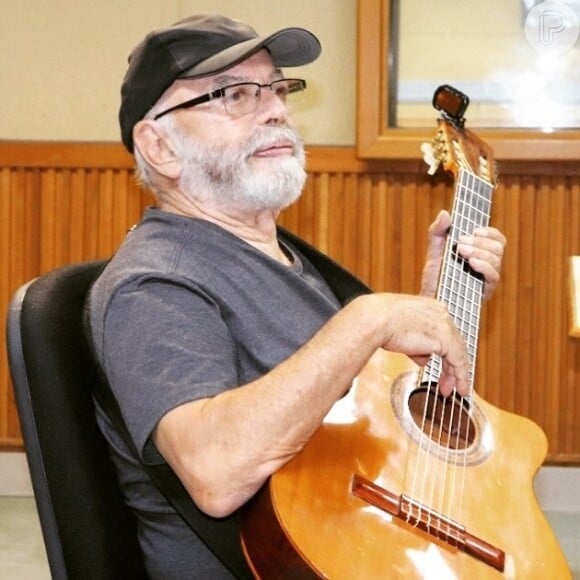 Cantor, compositor e instrumentista Carlos Colla morreu em 13 de janeiro de 2023 aos 78 anos em decorrência de problemas cardíacos