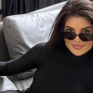 Gkay foi comparada a Kylie Jenner em fotos com look total black