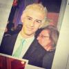 William Bonner publica foto do filho, Vinícius, com cabelo descolorido, e brinca em seu Instagram: 'Mesada suspensa', em 29 de março de 2013