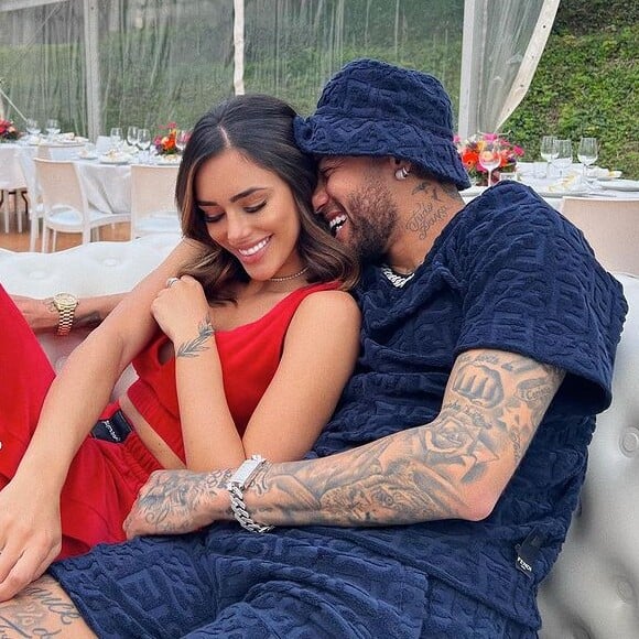 Bruna Biancardi e Neymar chegaram a usar alianças antes de darem um tempo na relação
