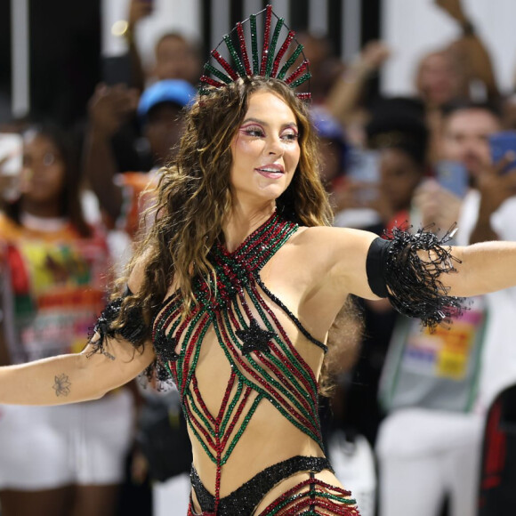 Paolla Oliveira mostrou todo o seu gingado em ensaio técnico no sambódromo da Marquês de Sapucaí