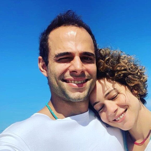 Leandra Leal e Guilherme Burgos completaram 4 anos de namoro este mês