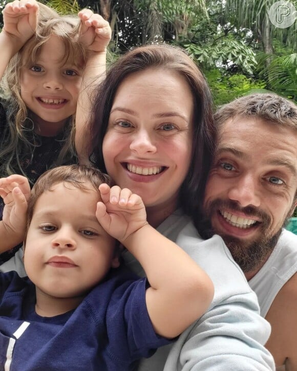 Mariana Bridi em foto com Valentim e Aurora, filhos frutos do casamento com Rafael Cardoso