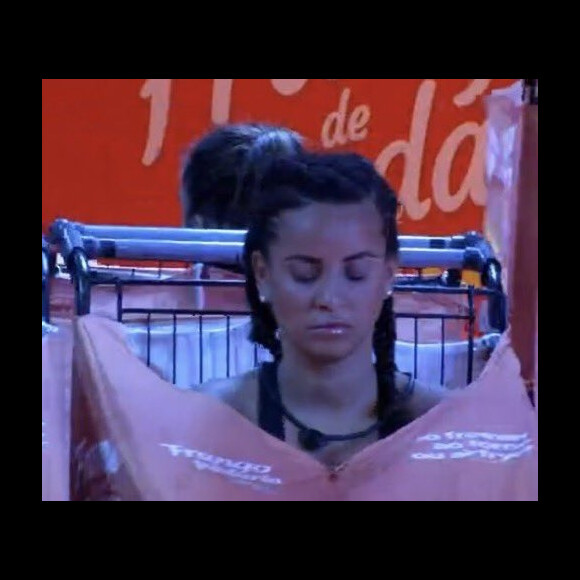 BBB 23: Telespectadores capturaram Domitila Barros com olhos fechado. Uma das regras da prova é permanecer de olhos abertos