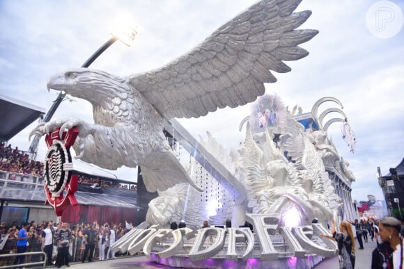 Carnaval 2023: Gaviões da Fiel trouxe um abre alas todo monocromático e o gavião, símbolo da escola