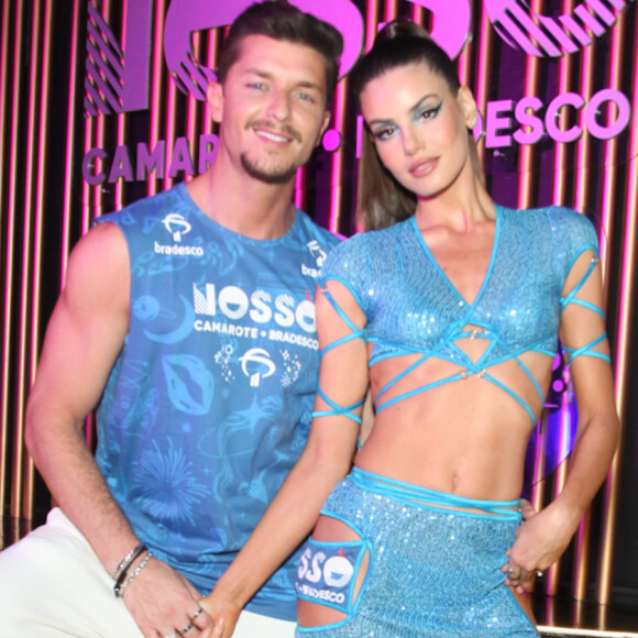 Camila Queiroz e Klebber Toledo curtiram mais uma noite de folia na Sapucaí