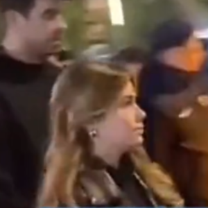 Gerard Piqué e Clara Chía: em vídeo que circula no TikTok, é possível ver o casal deixando o local apressado e visivelmente desconfortável 