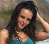 Larissa Manoela derrete seguidores com fotos em praia