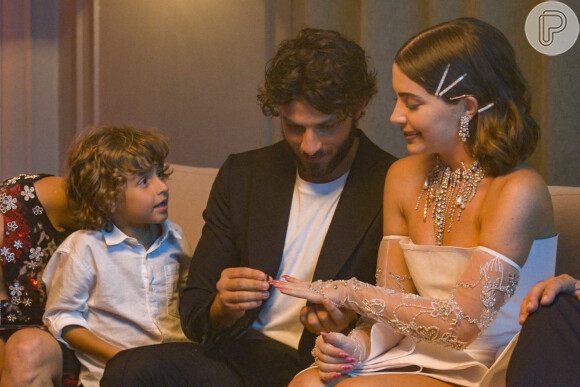 Casamento de Chiara (Jade Picon) e Ari (Chay Suede) marca capítulo desta quinta-feira 2 de março de 2023 da novela 'Travessia'