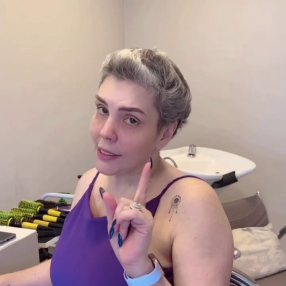 Simony fez um vídeo com mensagens inspiradoras para exibir a transformação