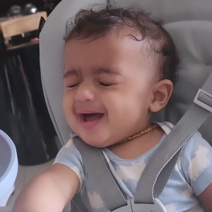 Viviane Araujo brincou com a reação do filho: 'Primeira vez da papinha! Ele amou, né, papai Guilherme? Só que não'