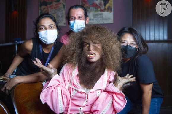 Vovó Tartaruga do 'The Masked Singer Brasil 3', Nanda Costa em foto da série 'Cine Holliúdy'