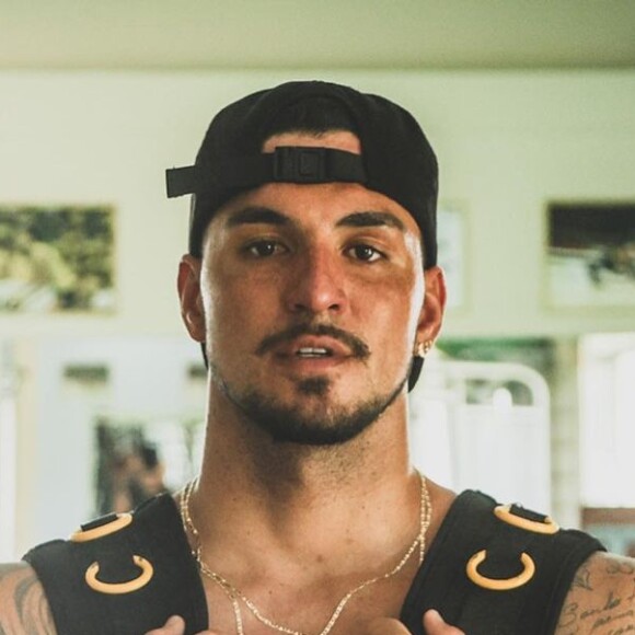 Gabriel Medina é visto com novo affair