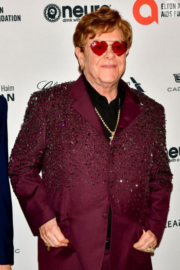 Luan Santana também foi comparado a Elton John por causa de look
