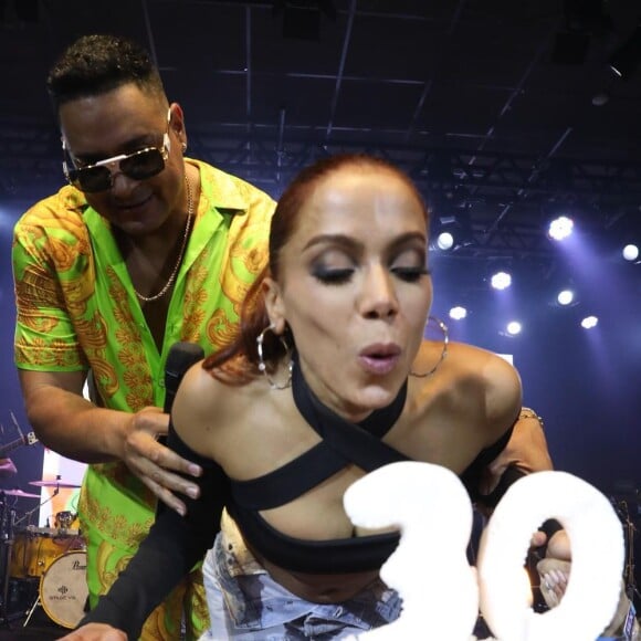 Anitta compartilhou registros de sua festa de 30 anos com os fãs