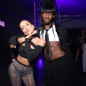 Lil Nas X marca presença em aniversário de 30 anos de Anitta em São Paulo