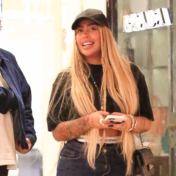 Rafaella Santos usou bolsa Chanel e relógio Bulgari