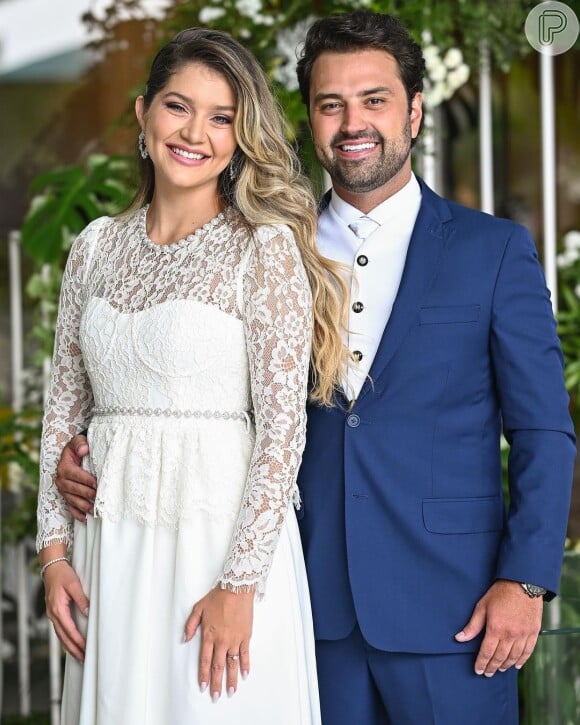 Lyandra Costa realizou uma cerimônia de casamento no civil apenas com familiares mais próximos