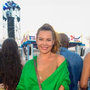 Fernanda Souza escolheu um look confy para o show de Thiaguinho
