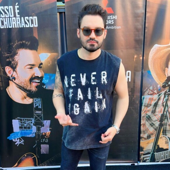 Fernando Zor preocupou os seguidores ao interromper viagem ao Canadá antes mesmo de chegar ao destino final