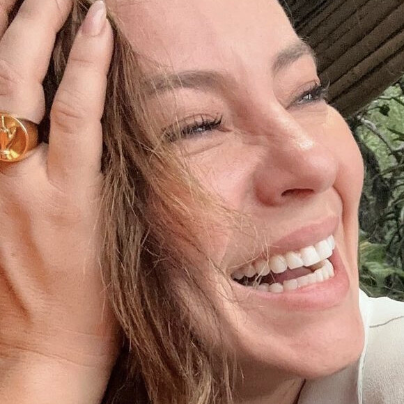 A atriz apareceu de cara limpa nas fotos, ou seja, sem maquiagem