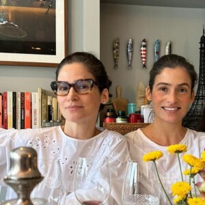 Renata Vasconcellos posa com a irmã gêmea, a estilista e coordenadora de estilo Lanza Mazza