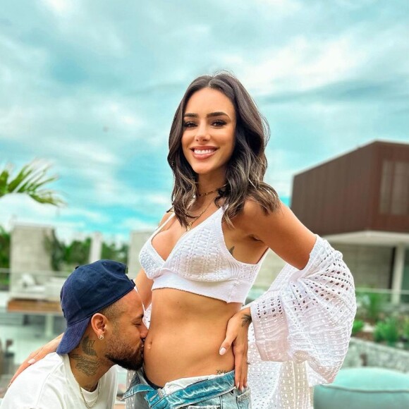 Barriga de gravidez de Bruna Biancardi, namorada de Neymar, já está protuberante!