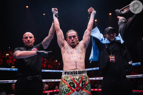 Whindersson Nunes venceu o rapper polonês Filipek em torneio internacional de boxe