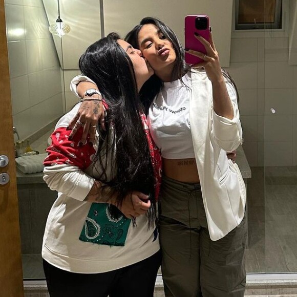 Yasmin Santos e Ana Sprot assumiram o relacionamento em setembro de 2022