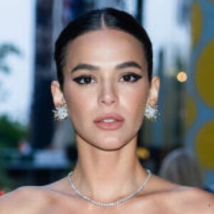 Bruna Marquezine marcou presença em evento de luxo em Nova York