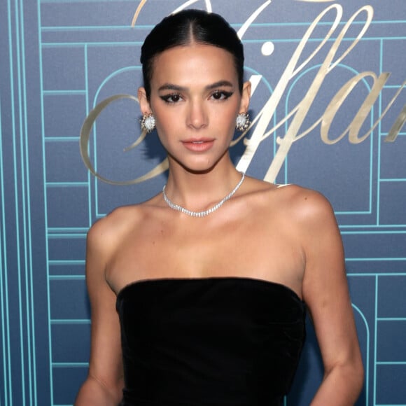 Bruna Marquezine prestigiou a abertura da nova loja Landmark da Tiffany & Co.