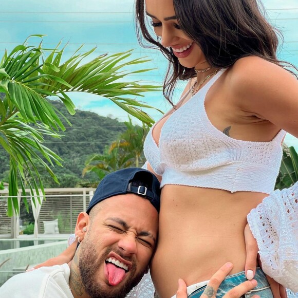 Neymar e Bruna Biancardi revelaram gravidez em post conjunto no Instagram