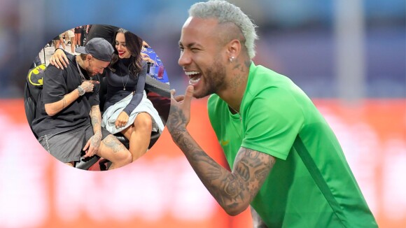 Repleto de batom, Neymar 'conversa' com barriga de gravidez da namorada, Bruna Biancardi. Veja!