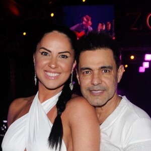 Graciele Lacerda e Zezé Di Camargo ficaram noivos em junho de 2017 e influencer surpreendeu o cantor em show em agosto de 2018
