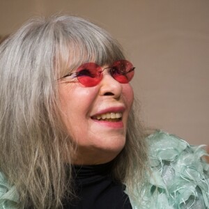 Rita Lee no último show da carreira interrompeu a apresentação ao ver policiais revistando quem estava na plateia fumando maconha