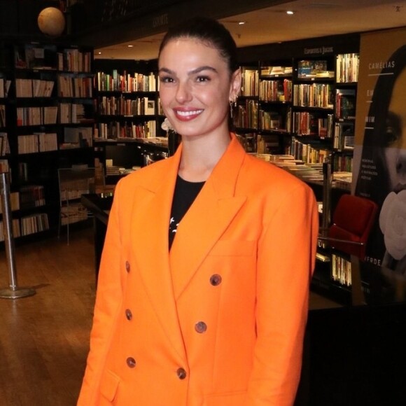 Isis Valverde contou como está trabalhando sua cabeça para viver novo amor