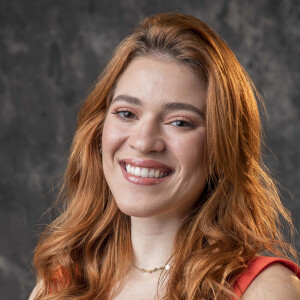 Ana Clara é apresentadora do 'Túnel do Amor'