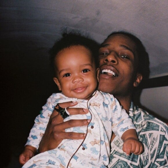 O pequeno está completando 1 aninho neste sábado, dia 13 de maio