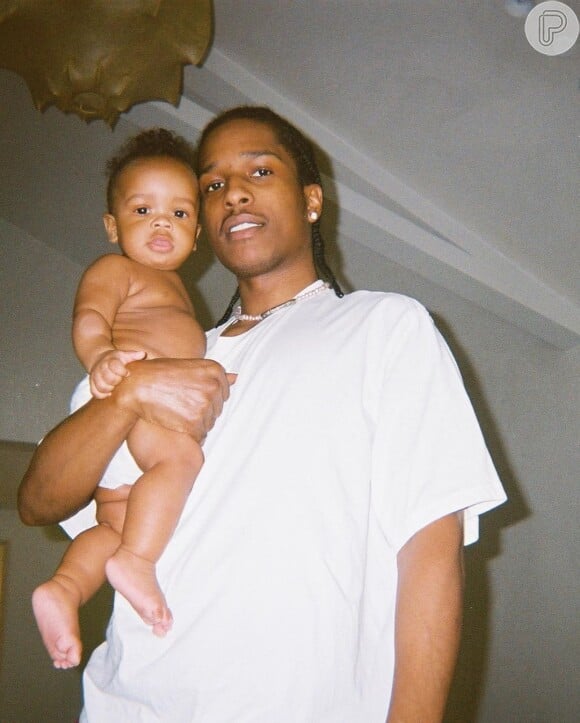 A$AP Rocky divulgou fotos íntimas da família no dia especial