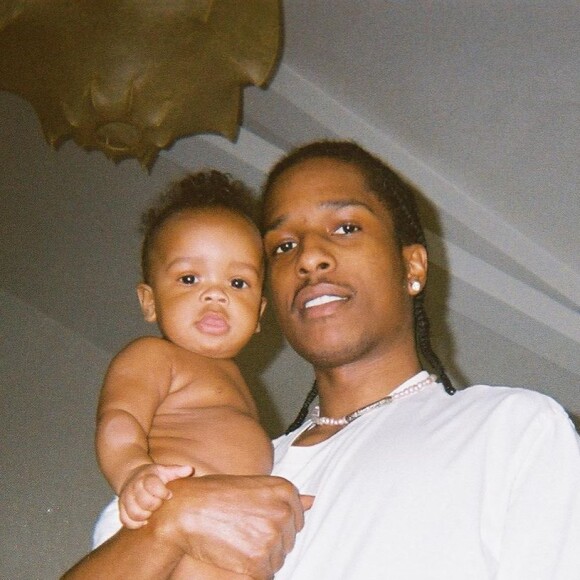 A$AP Rocky divulgou fotos íntimas da família no dia especial