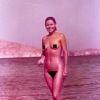 Vera Fischer publicou uma foto de seus 30 anos em uma praia de nudismo