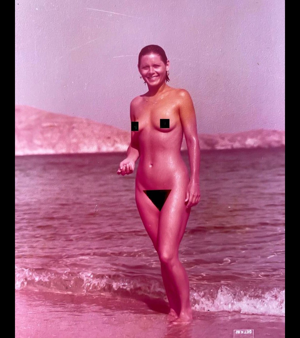 Foto: Vera Fischer publicou uma foto de seus 30 anos em uma praia de nudismo  - Purepeople