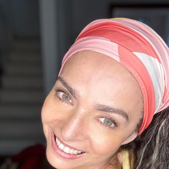 Claudia Ohana ainda fez uma revelação surpreendente no podcast: ela não foi remunerada pela publicação da revista no Brasil