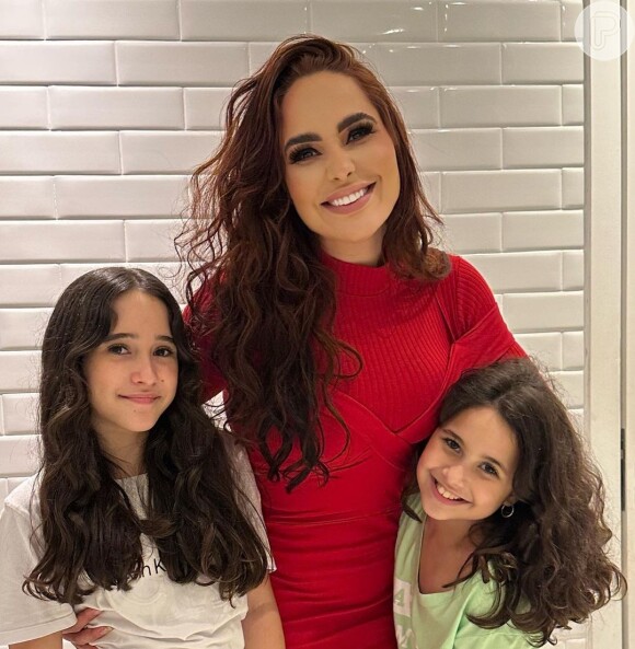 Cantora Perlla é mãe de 2 meninas