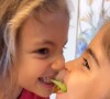 As filhas de Daniel Cady e Ivete Sangalo apareceram disputando um pedaço de brócolis
